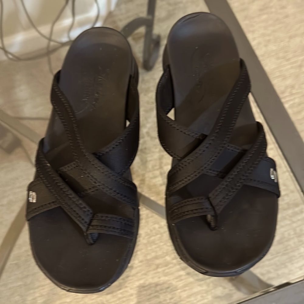 Skechers Arch Fit size 8 black